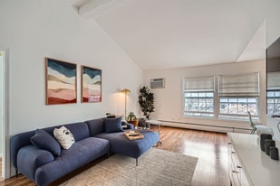 806 Old Settlers Trail in Hopkins, MN - Building Photo