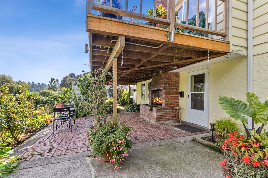 23829 74th Ave W in Edmonds, WA - Building Photo