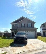 107 Hamlet Ct in Hinesville, GA - Building Photo