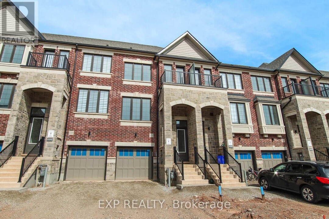 1331 Kaniv St in Oakville, ON - Building Photo