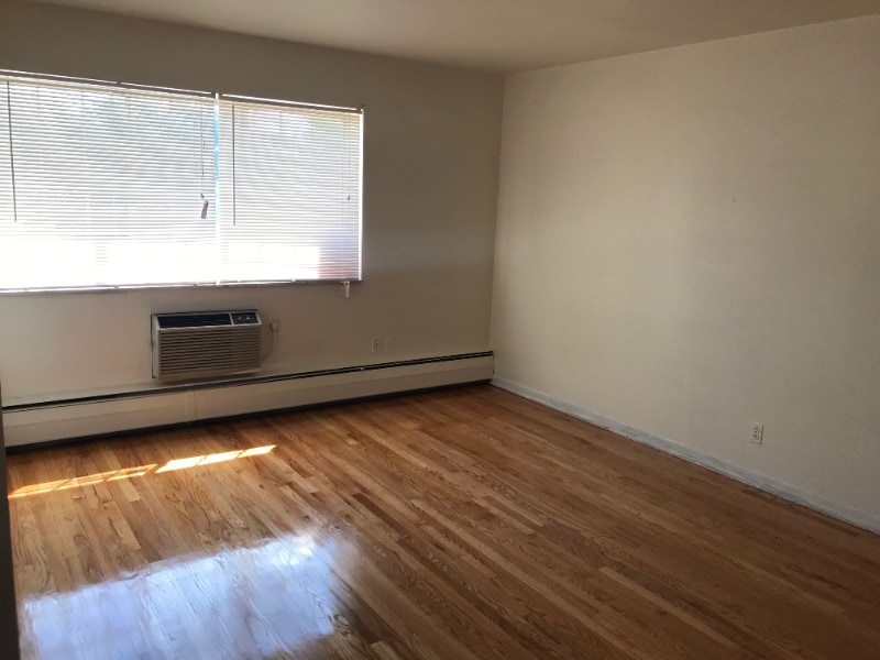 4811 Cadieux Rd in Detroit, MI - Building Photo