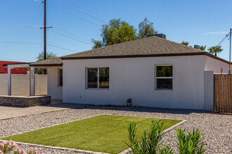 3543 E Pierce St in Phoenix, AZ - Foto de edificio - Building Photo