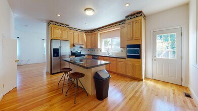 10610 Morengo Dr in Cupertino, CA - Building Photo - Building Photo