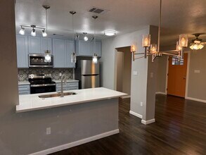 415 W Mariposa Dr in San Antonio, TX - Building Photo - Building Photo