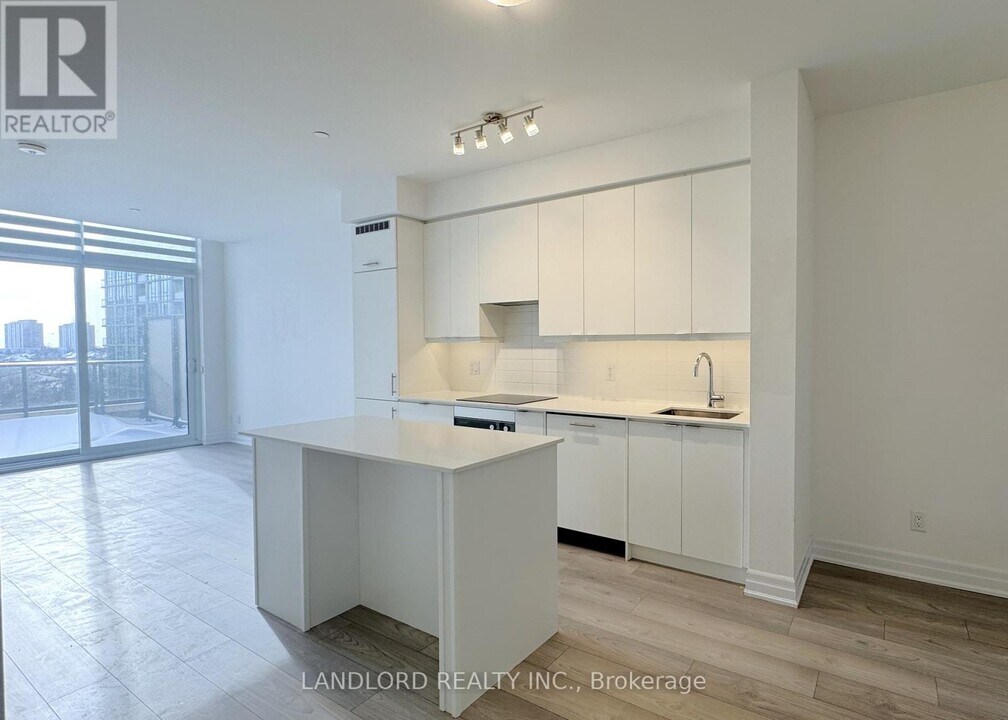 36 Elm Dr W in Mississauga, ON - Building Photo