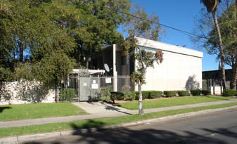 Rayen Park Apartments in North Hills, CA - Building Photo
