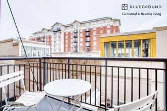 2800 Clarendon Blvd-Unit -FL4-ID447 in Arlington, VA - Foto de edificio - Building Photo