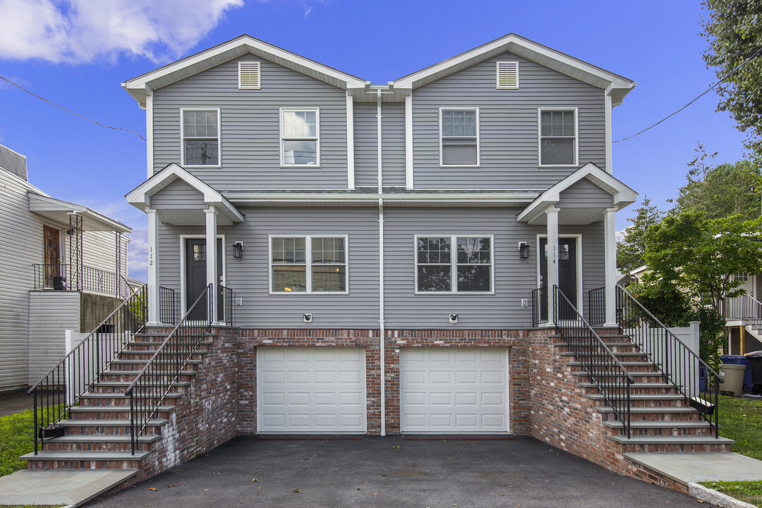 112 Crotona Ave in Harrison, NY - Building Photo