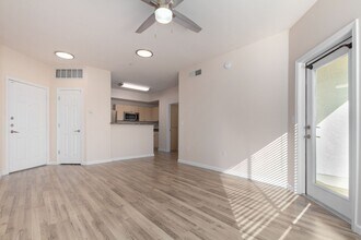 18416 N Cave Creek Rd in Phoenix, AZ - Foto de edificio - Building Photo