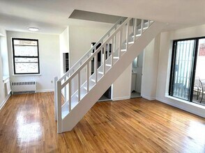 460 W 50th St in New York, NY - Building Photo - Building Photo
