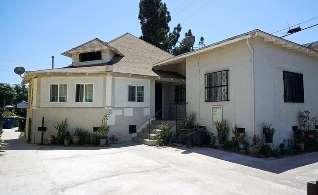 242 W 46th St in Los Angeles, CA - Building Photo - Building Photo