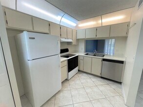 1244 S Military Trail in Deerfield Beach, FL - Building Photo - Building Photo