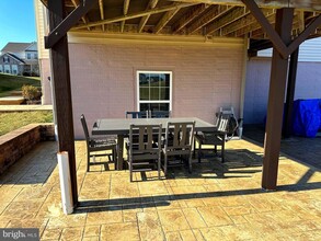 3254 Kira Ct in Triangle, VA - Foto de edificio - Building Photo