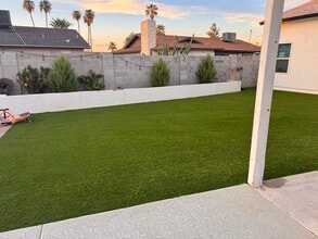 1716 W Mandalay Ln in Phoenix, AZ - Foto de edificio - Building Photo