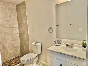 545 SE 4th Terrace in Cape Coral, FL - Foto de edificio - Building Photo