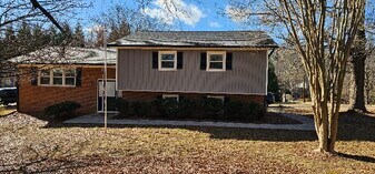 1010 Lewisville Clemmons Rd in Lewisville, NC - Building Photo