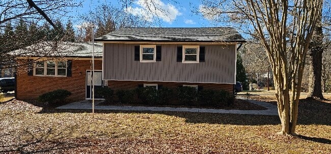 property at 1010 Lewisville Clemmons Rd