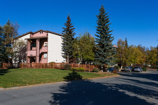 Foxwood Condos in Anchorage, AK - Foto de edificio - Building Photo