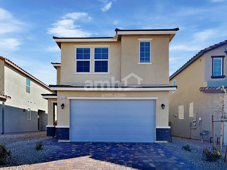 4624 Flaming Ridge Trail in Las Vegas, NV - Building Photo