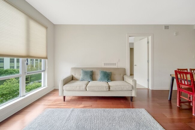 555 Bartlett St in San Francisco, CA - Building Photo - Building Photo