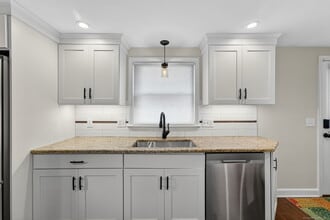 222 Robbins Ave in Newington, CT - Building Photo - Building Photo