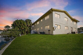 461 Sunshine Dr in Coconut Creek, FL - Building Photo - Building Photo