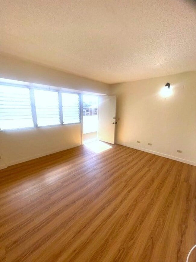 property at 1516 Ward Ave