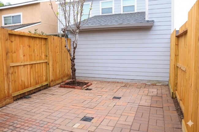 10323 Bridgeland Ln