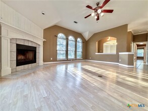 150 Summer Glen Ln in New Braunfels, TX - Foto de edificio - Building Photo