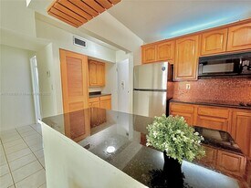 1465 NE 123rd St in Miami, FL - Building Photo