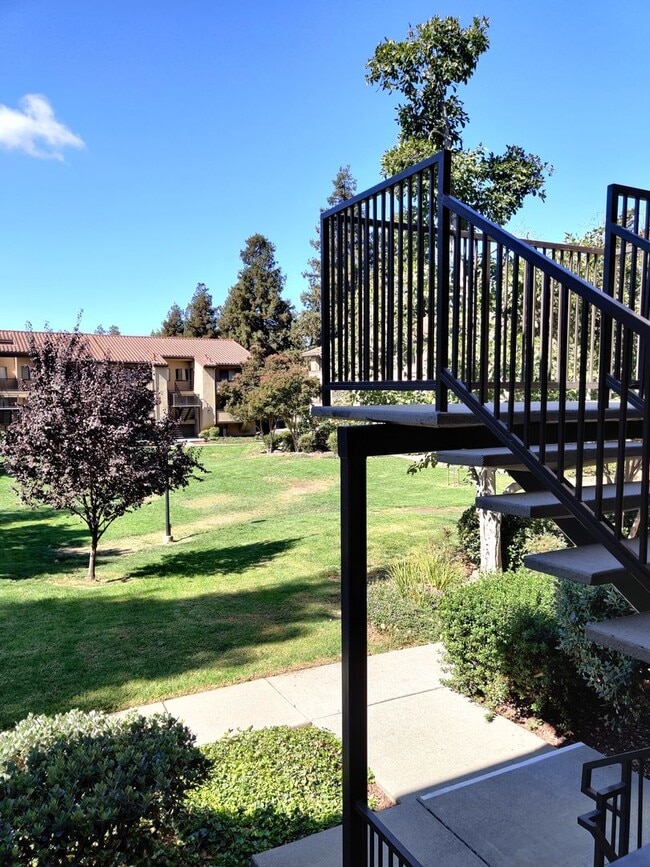 46945 Chemult Cmm in Fremont, CA - Foto de edificio - Building Photo