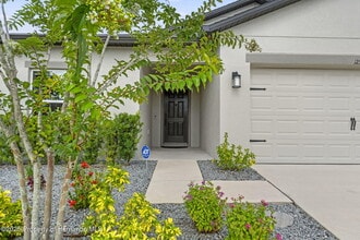 12948 Conquistador Loop in Spring Hill, FL - Building Photo - Building Photo