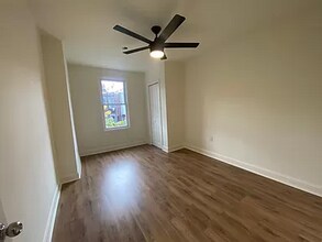 5432 Springfield Ave, Unit 2 in Philadelphia, PA - Foto de edificio - Building Photo