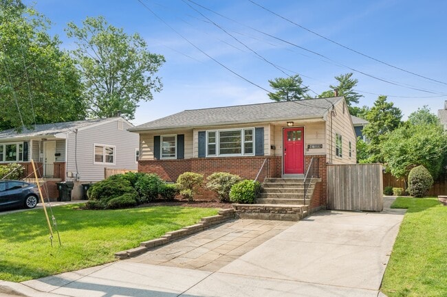 property at 4709 Norwich Rd