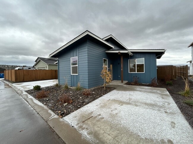 property at 1551 NE Perspective Dr