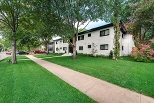 The Colton in Dallas, TX - Building Photo