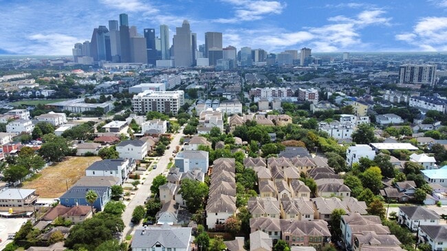 584 Bomar St in Houston, TX - Building Photo - Building Photo