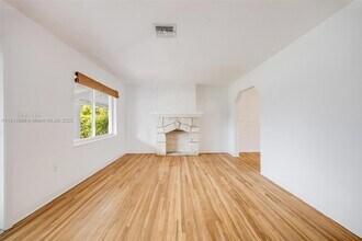 385 NE 117th St in Miami, FL - Building Photo - Building Photo