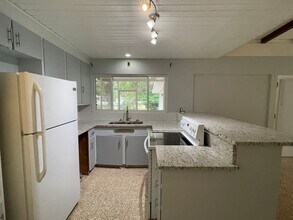 6346 Beechwood Ave in Sarasota, FL - Building Photo - Building Photo