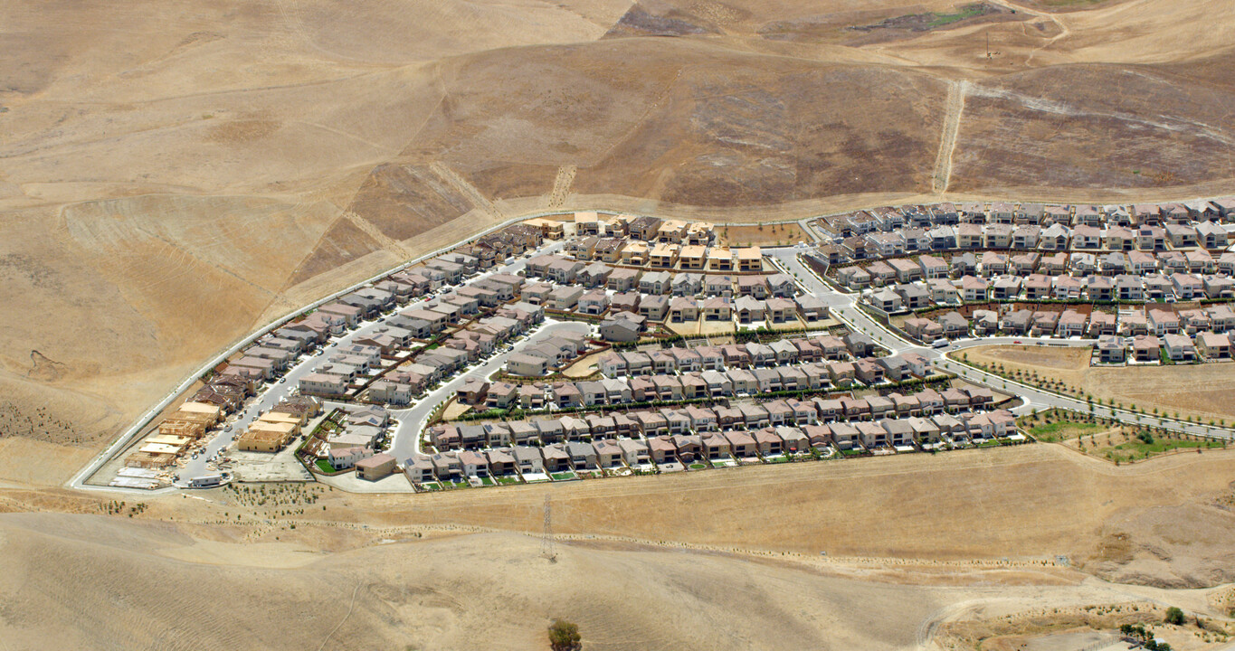 The Knolls at Tassajara Hills in Dublin, CA - Building Photo