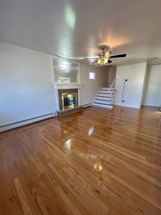 33 Fournier Cres in Elmwood Park, NJ - Building Photo - Building Photo