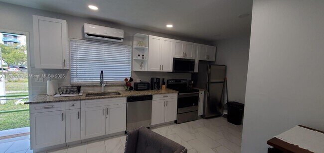 430 NE 1st Ave. in Fort Lauderdale, FL - Building Photo - Building Photo