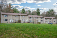 Bryant Hill Condominiums in Assonet, MA - Foto de edificio - Building Photo