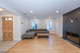 7 Oak Tree Ln in Little Falls, NJ - Building Photo - Building Photo