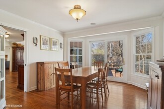 1674 Bowling Green Dr in Lake Forest, IL - Foto de edificio - Building Photo