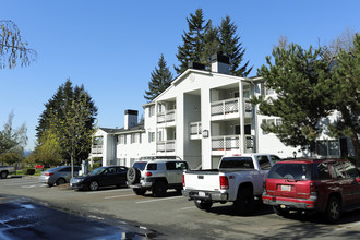 The Signature Apartments & Townhomes in Silverdale, WA - Building Photo - Building Photo