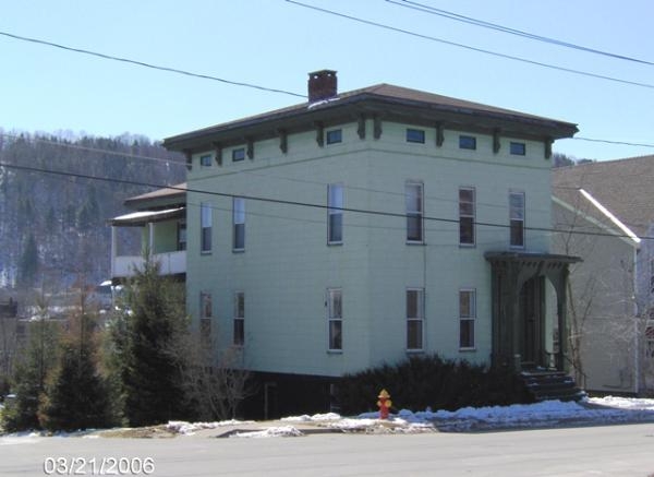 585 E John St in Little Falls, NY - Building Photo