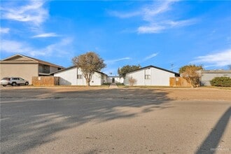 25 Fern Ave W in McAllen, TX - Building Photo - Building Photo