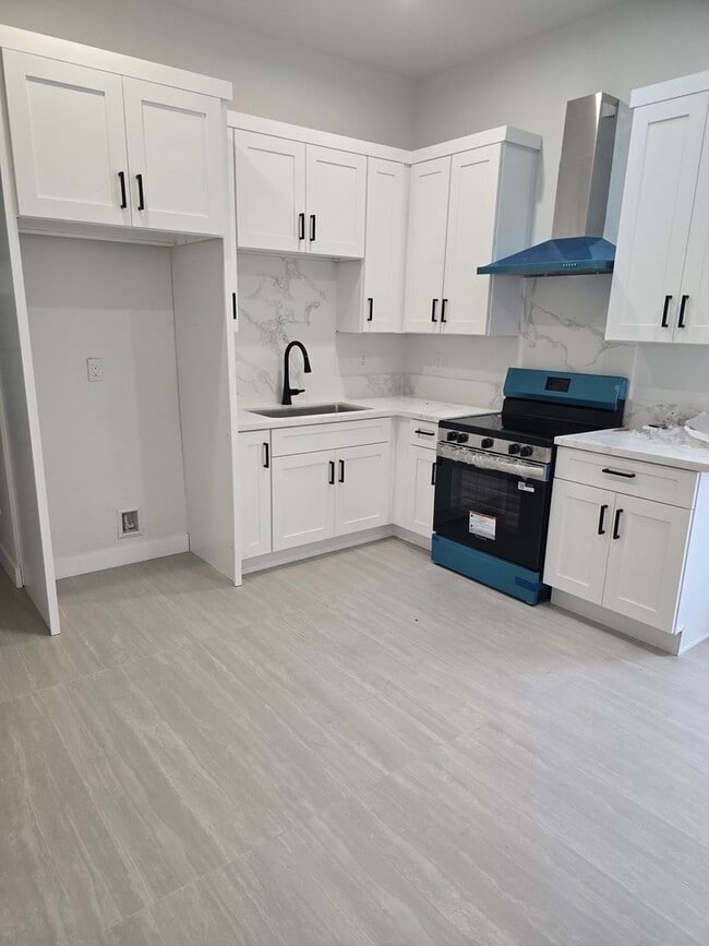 12687 Aristocrat Ave in Garden Grove, CA - Building Photo - Building Photo