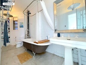 613 E 6th St in New York, NY - Building Photo - Building Photo